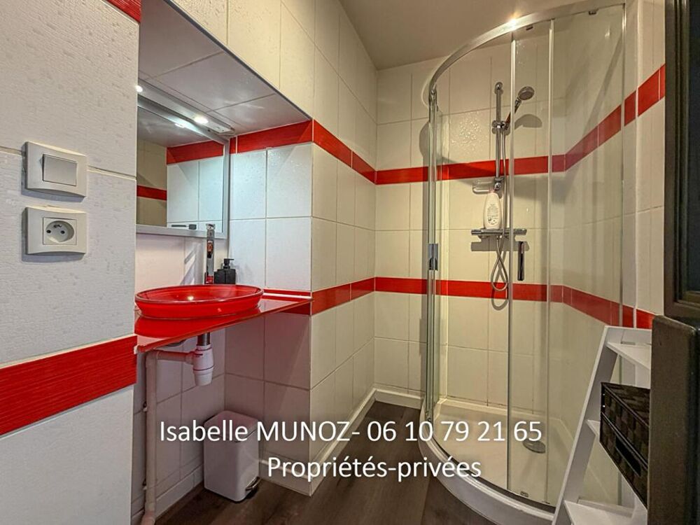 Vente Immeuble Immeuble Riom, 122 m2 et 180m2 de dépendances (grange avec parking, cave voutée?) Riom