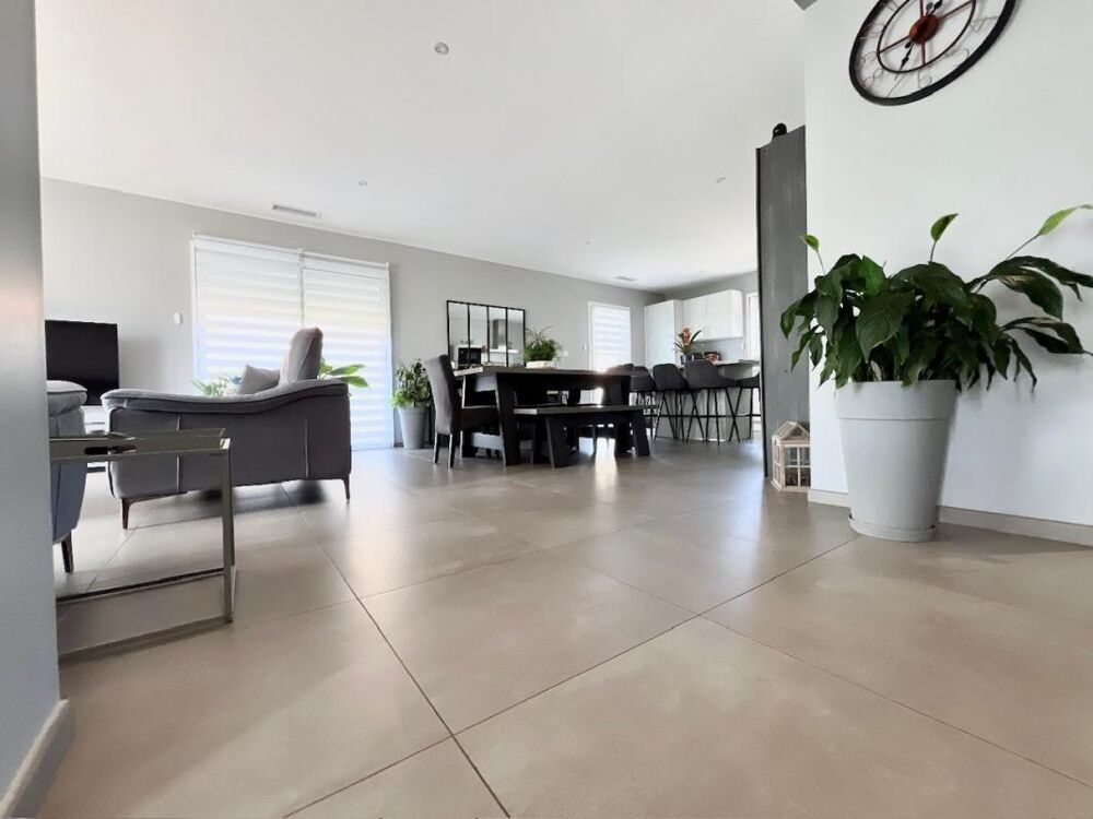 Vente Maison Magnifique maison de 118 m² en R+1 sur un terrain de 435 m²  en 3 faces piscinable et sans vis-à-vis Canohes