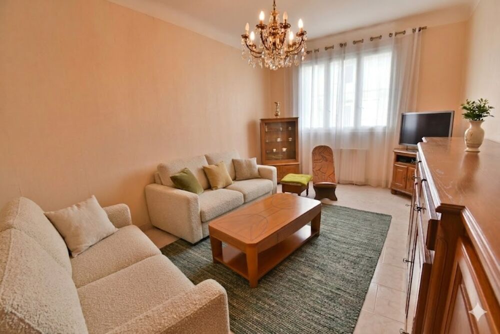 Maison à vendre 6 pièces ANGOULEME (16) maison 3 chambres + Studio et piscine sur terrain de 1150 m2