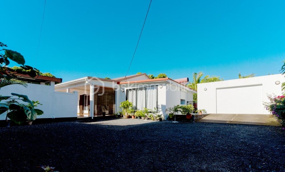 ?COUP DE COEUR À SAINTE-ANNE : piscine, 1000m² de terrain, T4 de 150m² proche du bassin bleu?