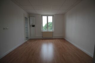  Appartement à louer 4 pièces 81 m²