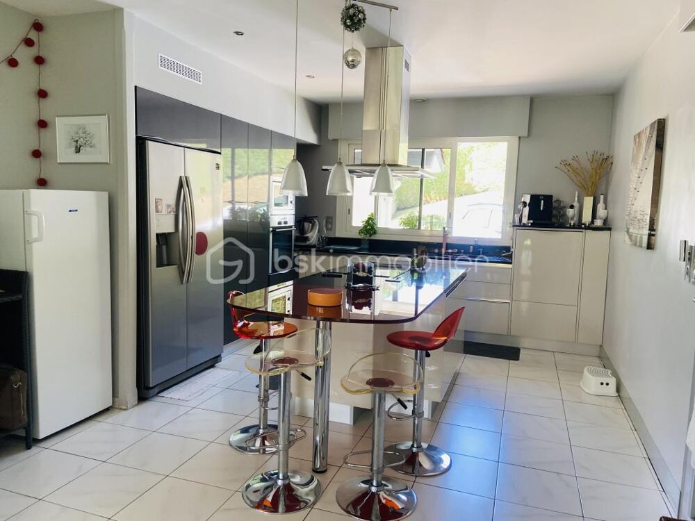 Vente Propriété/Château Élégante propriété avec vue sur la Rhune, piscine et vaste terrain de 2 978 m² Urrugne