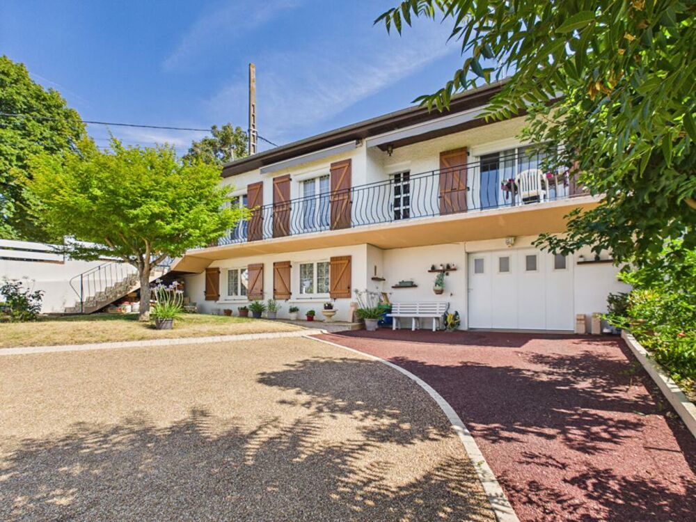 Maison de 105 m2 au coeur de Montamisé , 3 chambres, jardin, garage , grand sous sol