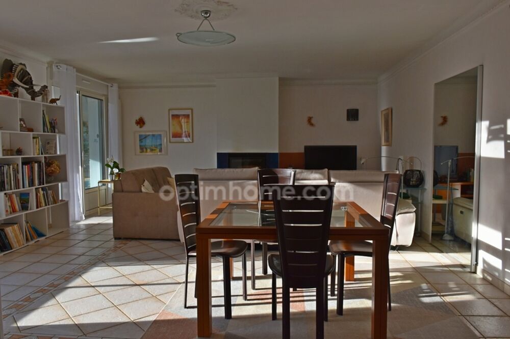 Maison familiale de plain-pied avec grande piscine intérieure, aux portes de la Gacilly