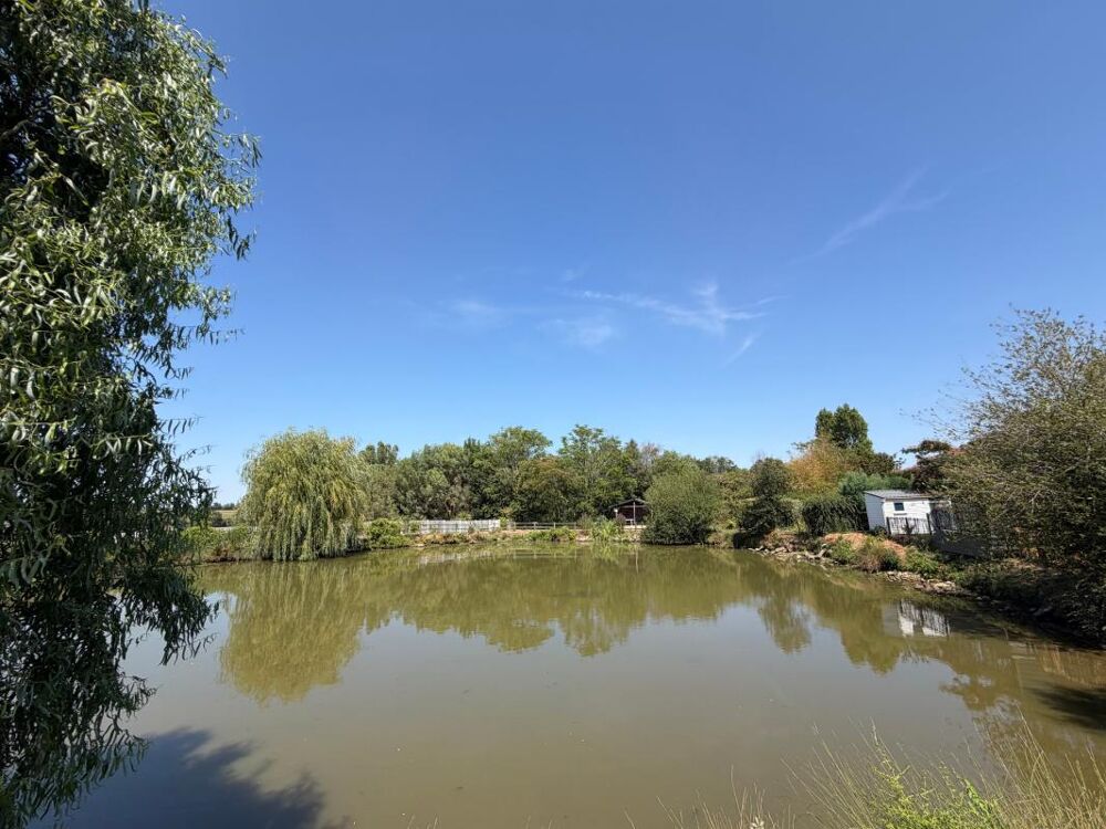 LA TRANCHE SUR MER A 15 MIN DANS RESIDENCE AVEC PISCINE VILLA BOIS AVEC VERANDA TERRASSE ET JARDIN