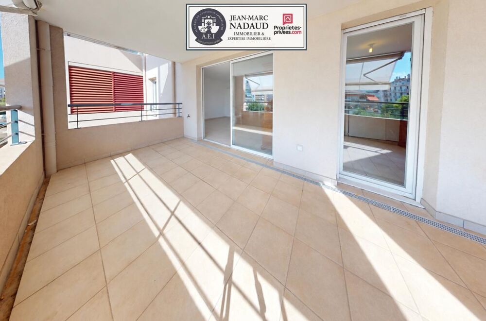 Vente Appartement Saint-Raphaël-Vieux Port -T4, 91m2 - grande terrasse - climatisation- 2 grands garages avec espaces de stockage Saint raphael