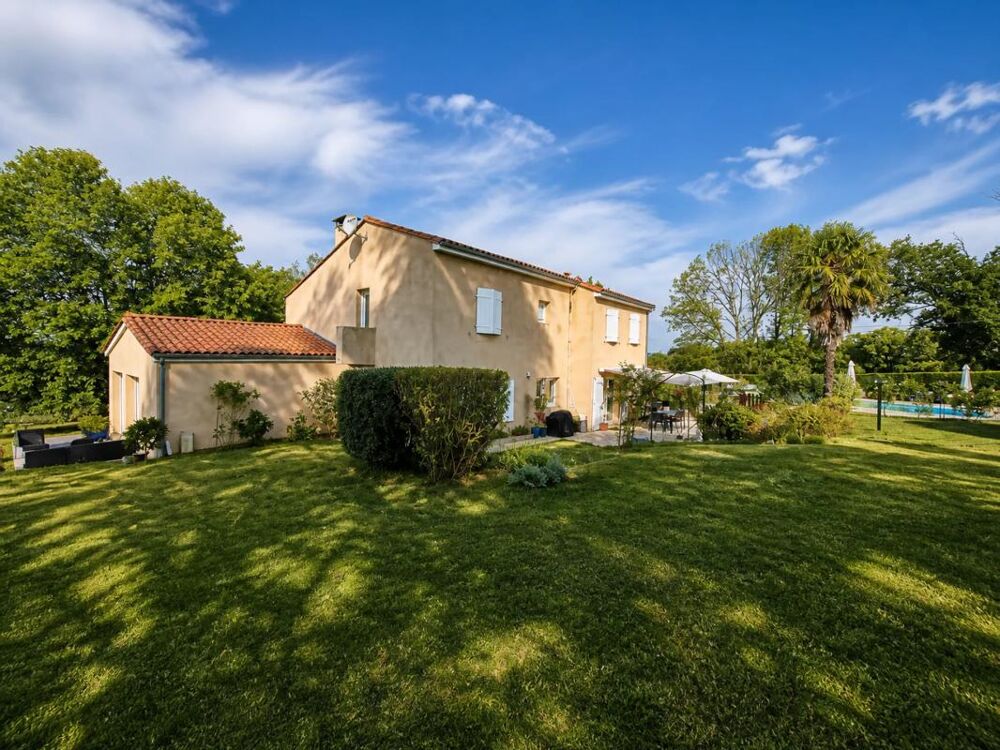 Maison de 5 pièces de 174 m² situé à Confolens