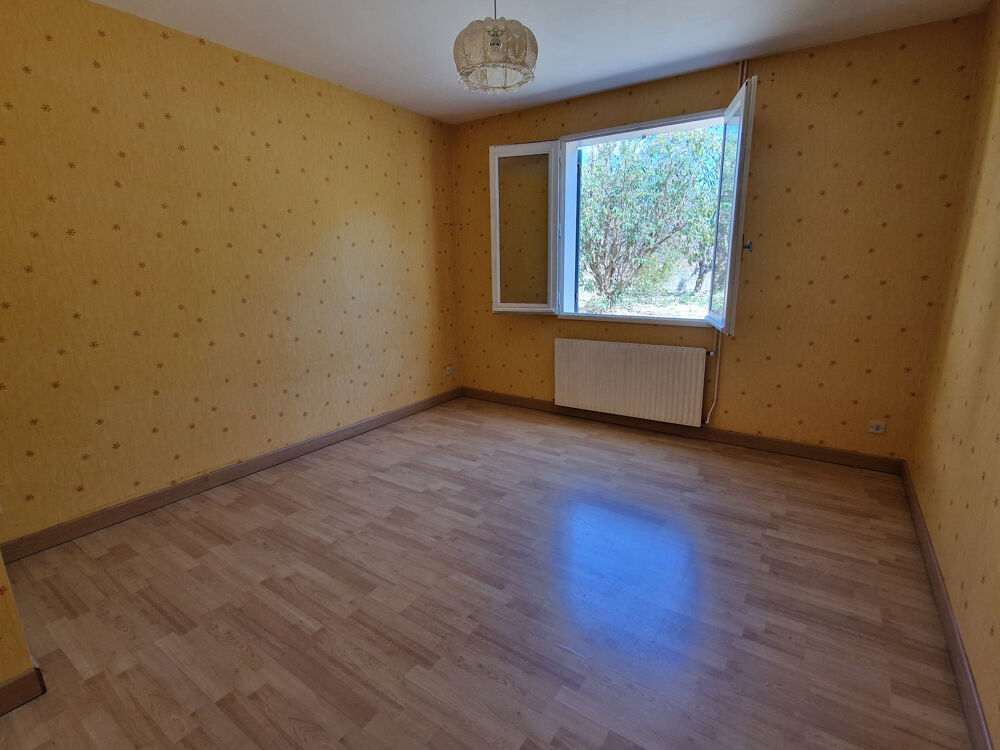 Vente Maison Maison à vendre 4 pièces SAINT JEAN D'ANGELY (17) 95 m² habitables- garage- jardin Saint jean d angely