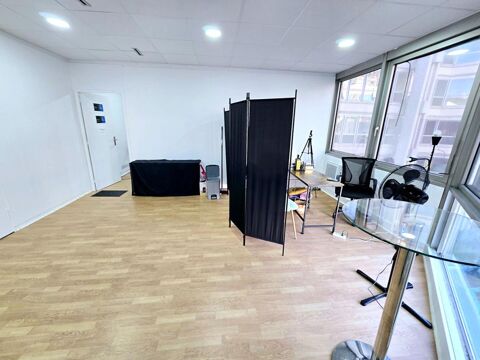 93160 Noisy le grand- Secteur Mont d'Est - Murs lou&eacute;s, Bureaux - 72 m&sup2; , Quartier d'affaires 99900 93160 Noisy le grand