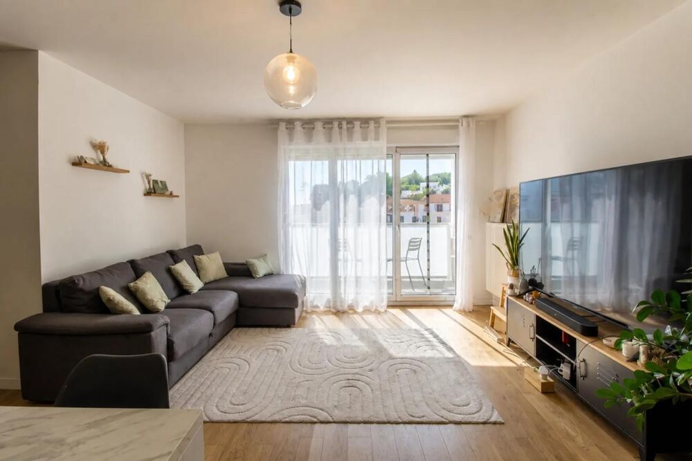 Appartement 4 pièces au pied du Tram et des commerces