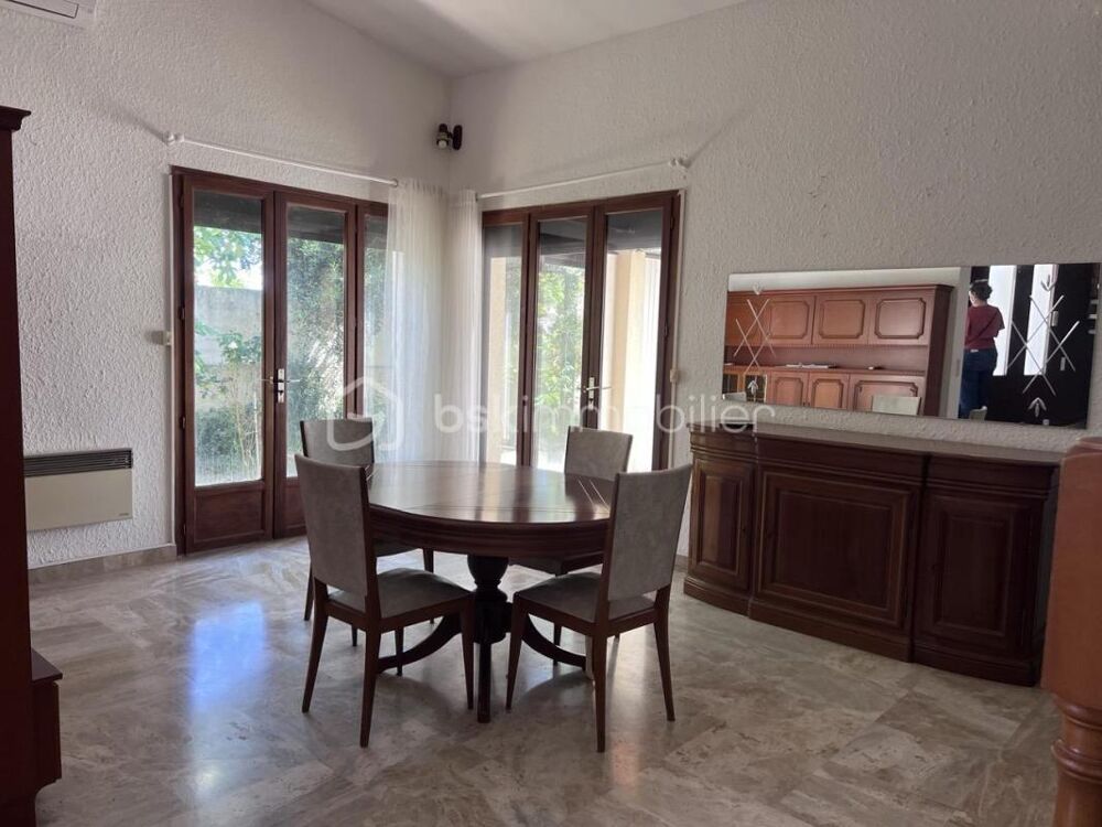 Vente Maison villa F5 de caractère à rénover en R+1 d'environ 177 m2 habitables sur terrain de 453 m2, 2 chb au rdc 2 à l'étage Frontignan