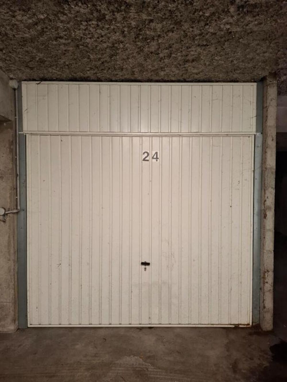Location Parking/Garage Garage à louer 33.20  CC à Champagne-au-Mont-d'Or Champagne au mont d or