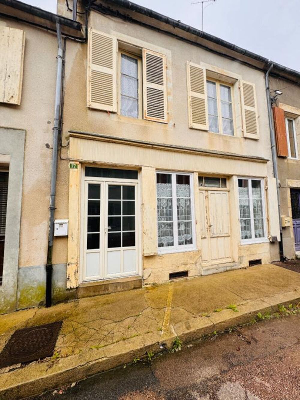 Maison de ville à rénover à Saint Saulge