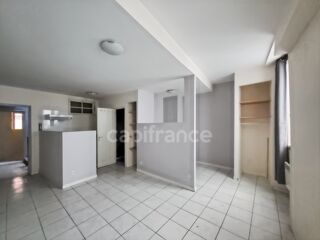  Immeuble � vendre 10 pi�ces 140 m�