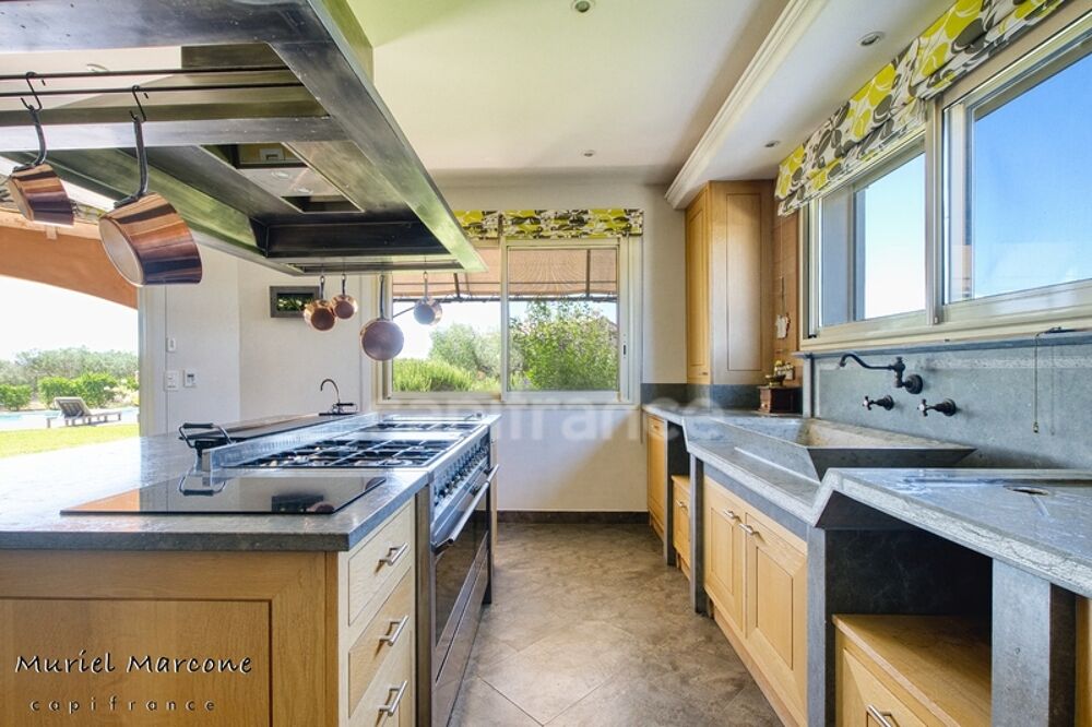 � vendre  Propri�t�/ch�teau Moules (13280)