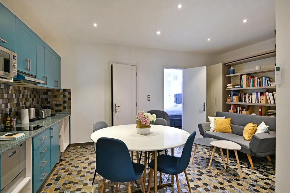 Vente Appartement Avignon intra-muros – Immeuble de rapport rénové, de 8 logements, vendu entièrement meublé Avignon