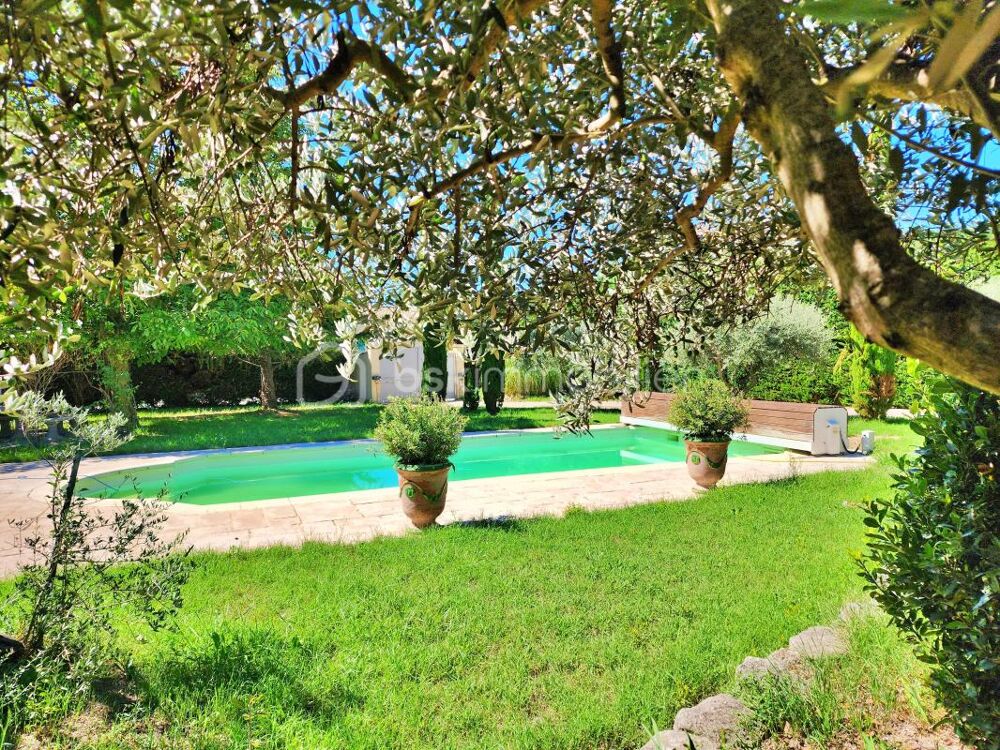 VILLA 4 CHAMBRES AVEC PISCINE SUR 2200M² ENV DE TERRAIN