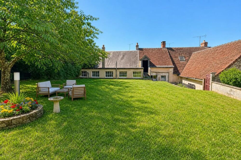 Maison de 3 pièces de 75 m2 avec jardin, située à Azay-le-Ferron