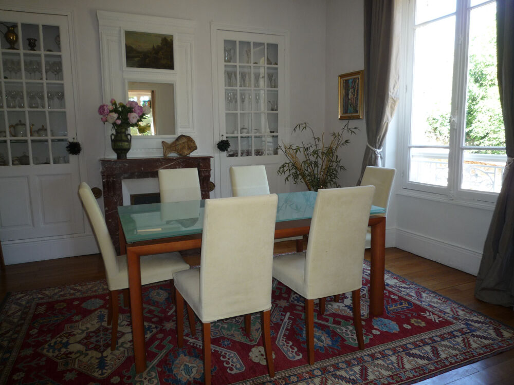CHATEAU THIERRY à vendre belle maison bourgeoise de 254 m2 dans un parc clos de 1372 m2