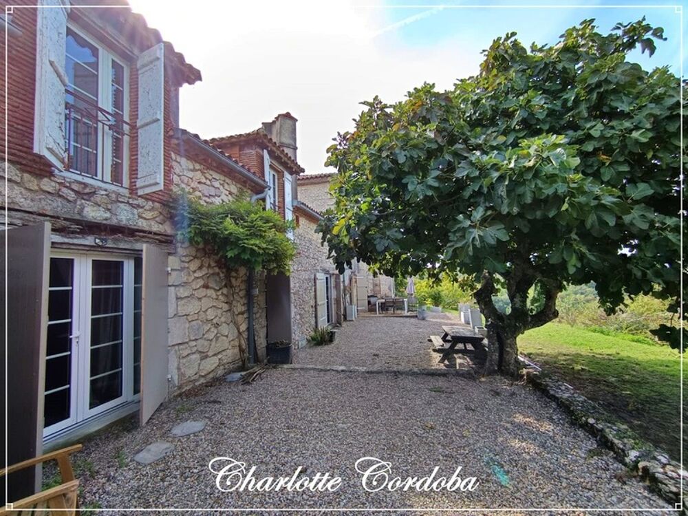 Maison en pierre de 313 m² avec vue panoramique et près de 4 hectares de terrain