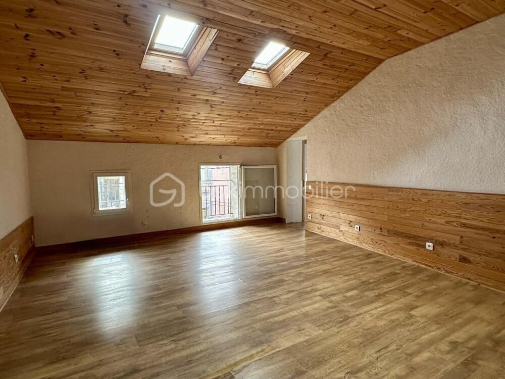 Bizanet centre  Maison de village lumineuse sur 3 niveaux avec beau potentiel