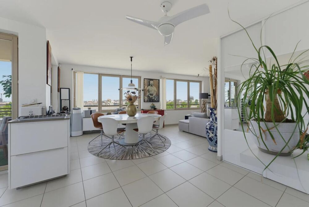 BORDEAUX - 6e étage appartement excluant voisins sur le palier