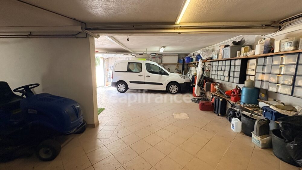 à vendre  Propriété/château Saint-Raphaël (83700)