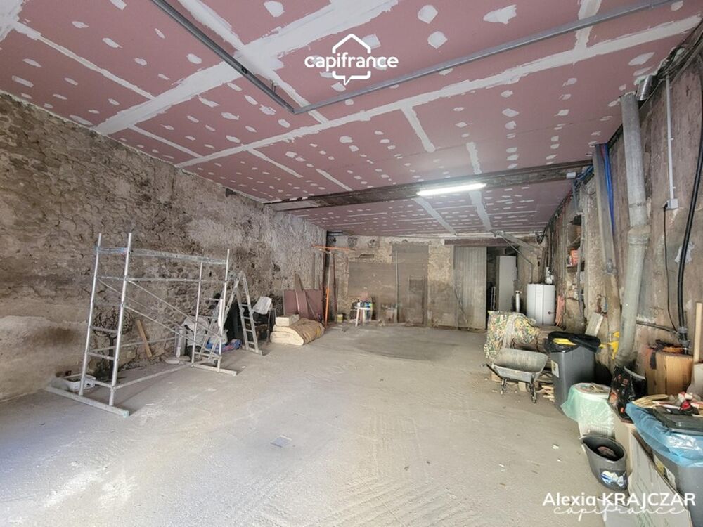 A VENDRE - Maison vigneronne d'une surface plancher de 402m² - Rez-de-chaussée : grand garage + stockage + entrée - 1er étage :