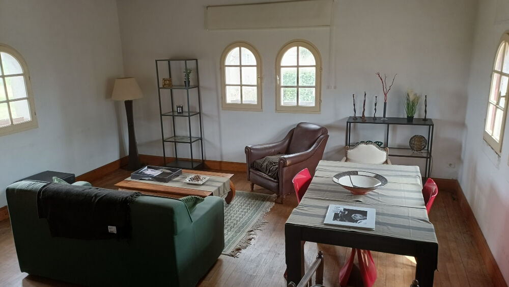 33 Ensemble immobilier, bati en R2, annexes et terrain de 15 000 m2