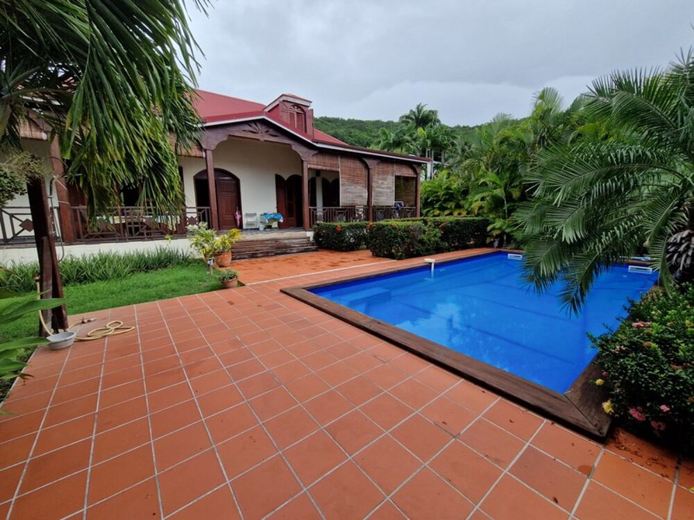 Vente Villa DESHAIES, Villa plage à pied, 2 bungalow, garage et piscine, sur 1 965 m² de terrain arboré Deshaies