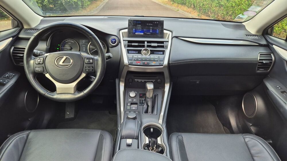 NX 2.5 VVT-i 197 Hybrid AWD E-CVT Luxe 2016 occasion 77590 Bois Le Roi