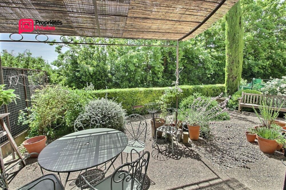 UZES 5 minutes a pieds de la place aux herbes , 105 m² 3 chambres garage place de parking et jardin de 50 m²