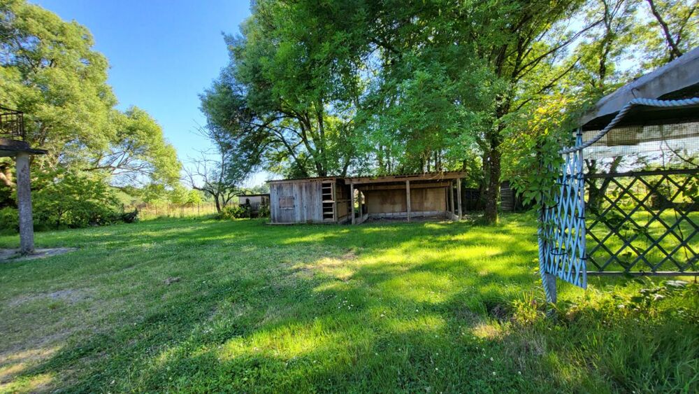 241300 Maison Bosset 5 pièces de plain pied 103 m2 à rénover sur parcelle de 2237 m²