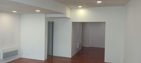   Rue Béteille, local  commercial de 55 m² environ en rdc, avec vitrine 