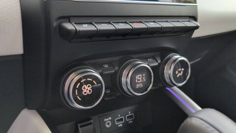 Clio V 1.6 E-Tech 145 Hybrid EDC Techno - Premi&egrave;re main 2023 occasion 69190 Saint Fons