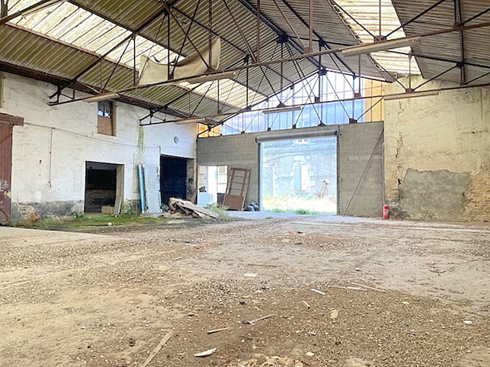 Ensemble immobilier plein centre à rénover Saint Sauveur D Aunis 409 m2