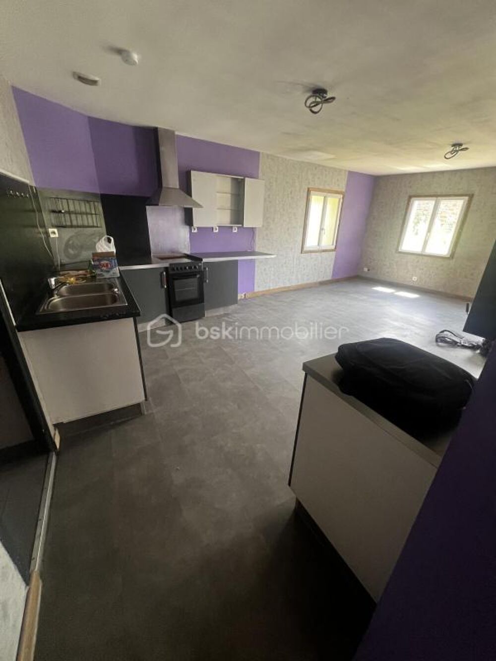 Maison de 188 m² avec 2 appartements indépendants  Garage, cave et terrain  Ernée (53500)