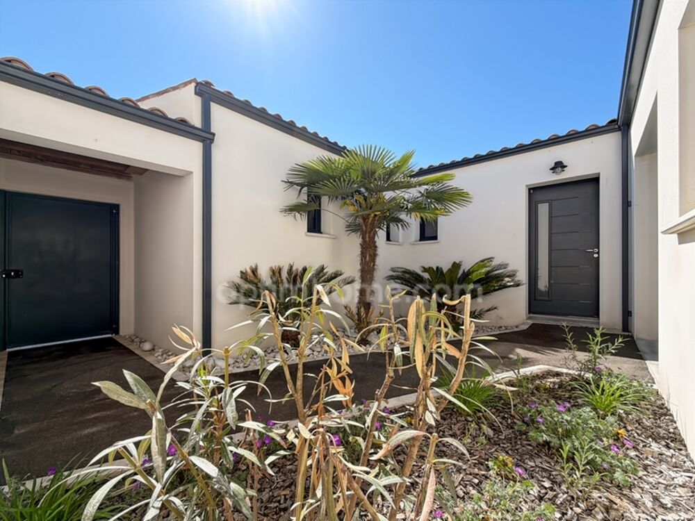 Maison à vendre 5 pièces FERRIERES (17)