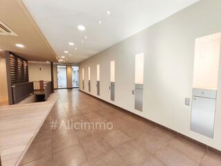  Immeuble à vendre 15 + pièces 300 m²