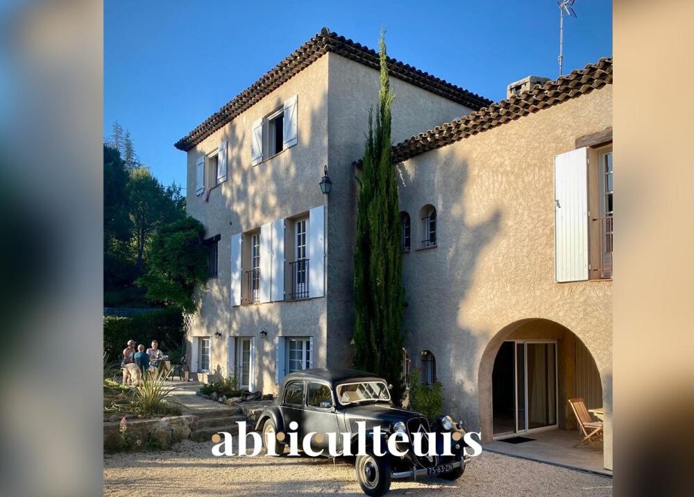 Exceptionnelle bastide provençale de 345 m²  Vue panoramique, piscine chauffée et potentiel locatif