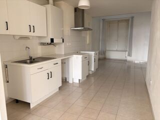  Appartement à louer 3 pièces 109 m²