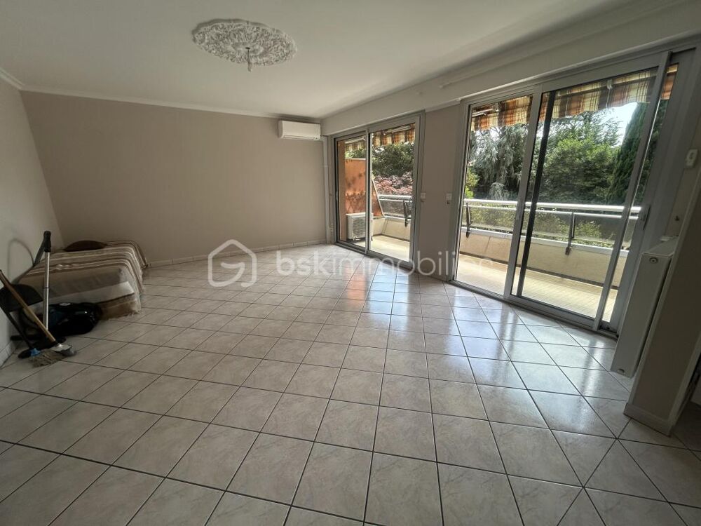 BEL APPARTEMENT - GARAGE - TERRASSE- CENTRE VILLE