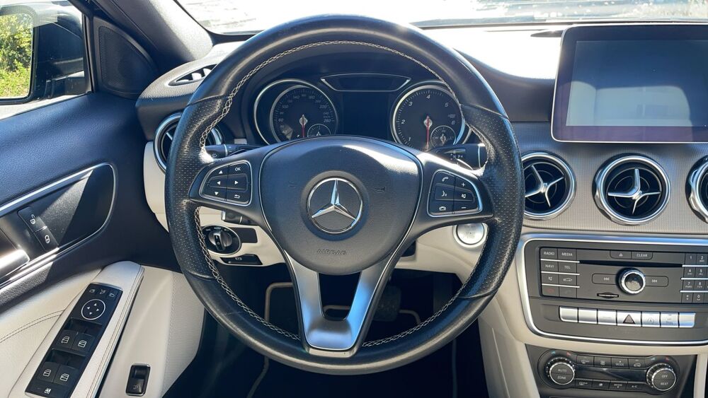 Classe GLA 200 d 136 7G-DCT Sensation - Automatique 2017 occasion 03270 Saint Yorre