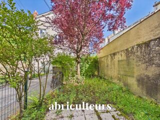  Immeuble à vendre 15 + pièces 345 m²