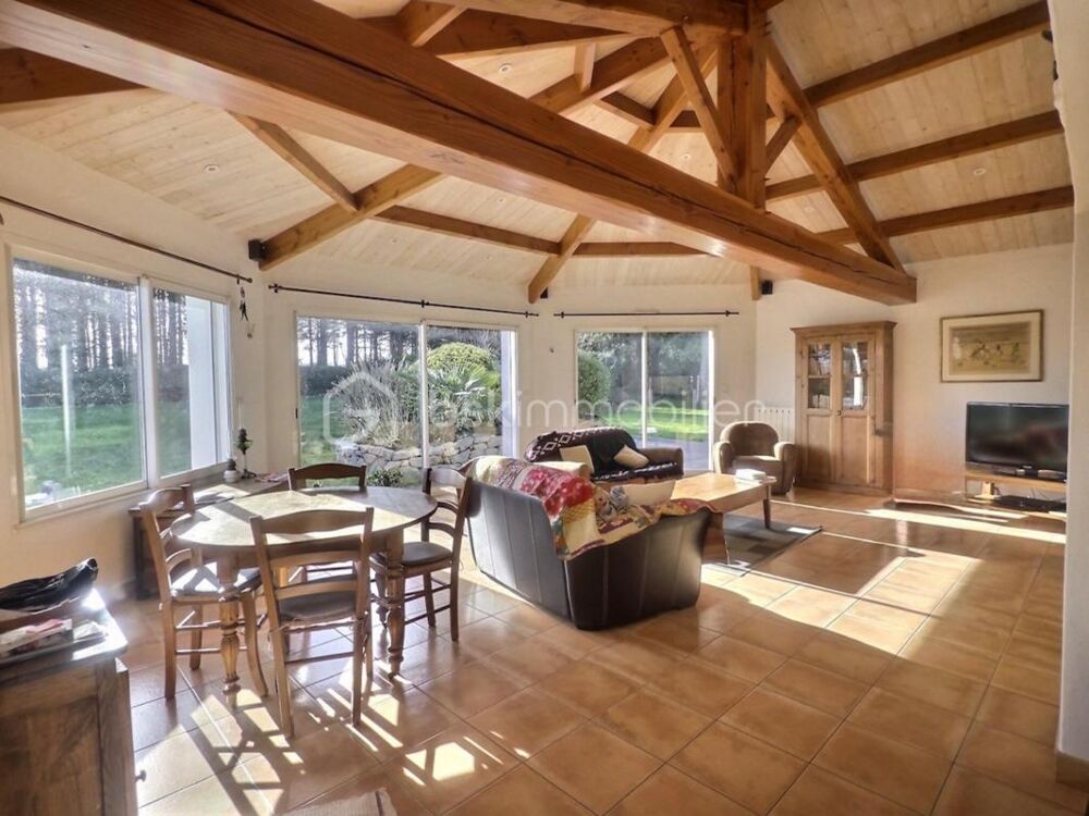 SAINT-GERVAIS  MAISON FAMILIALE DE PLAIN-PIED, 3 CHAMBRES, BUREAU ET TERRAIN PISCINABLE DE 4 000 M²