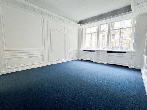 Locaux en duplex sur cour pav&eacute;e 4400 75002 Paris