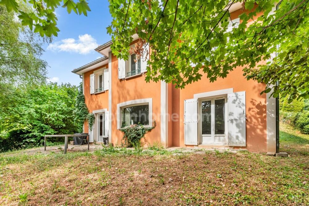 Maison familiale atypique de 170 m² avec jardin, terrasse et garage double  Collonges-au-Mont-d'Or