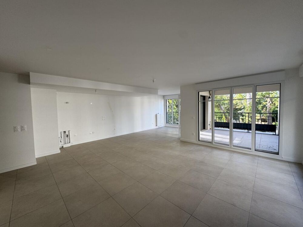 ** 4 PIECES NEUF - VUE PARC - 2 BALCONS + 2 Parkings