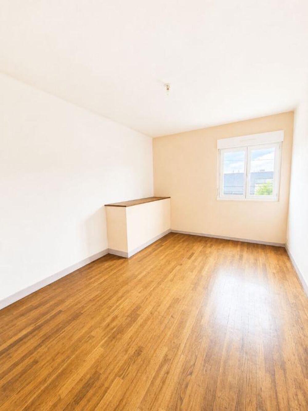 APPARTEMENT T3 de 73 m2, PROCHE BOURG, PLAGES ET LORIENT - STATIONNEMENT EXISTANT DANS LA COUR