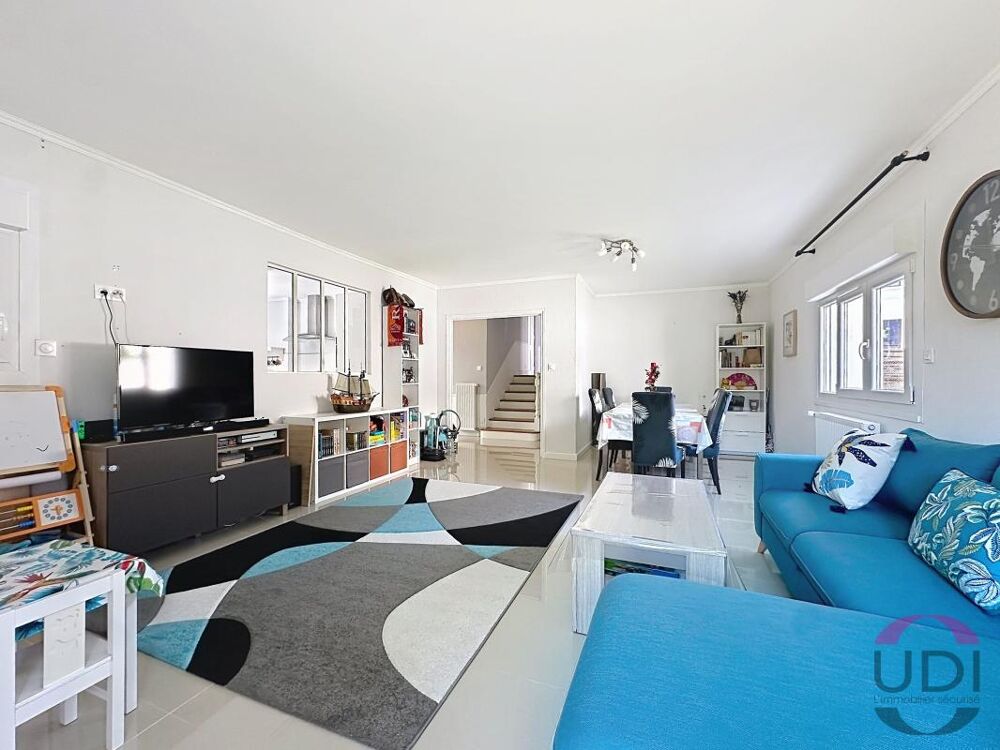 Maison à demi-niveaux  141 m²  3 Chambres